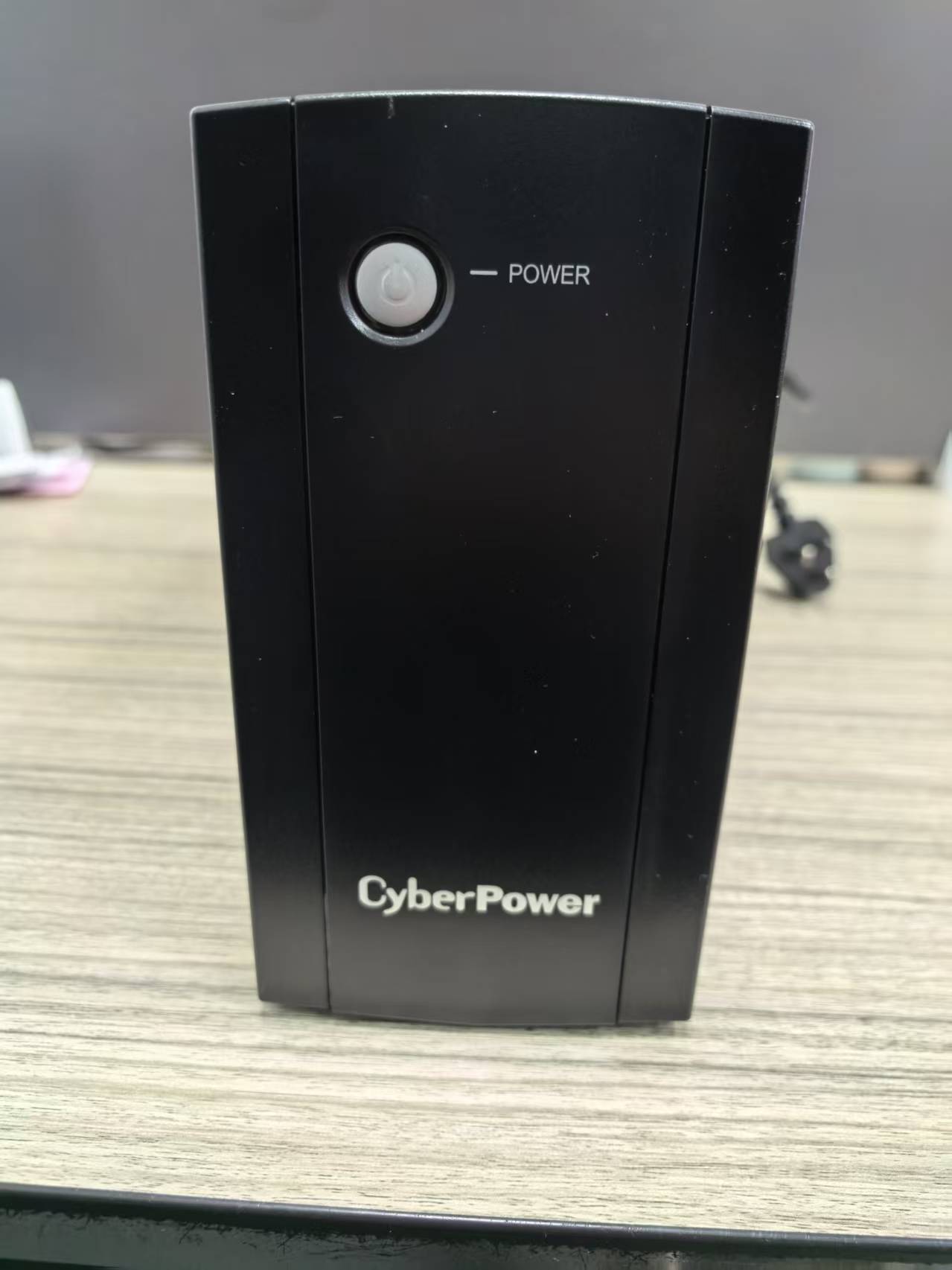 硕天 CyberPower UT 系列后备式 UPS(实拍)